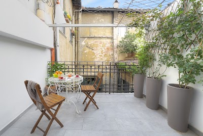 Stone Walls Deluxe - Courtyard